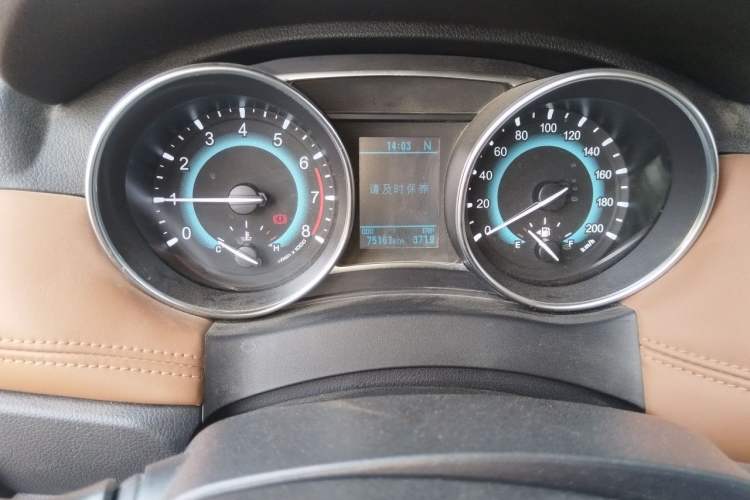 Used Haval H1 2016 Blue Label 1.5L AMT Urban Model Odometer Close Up