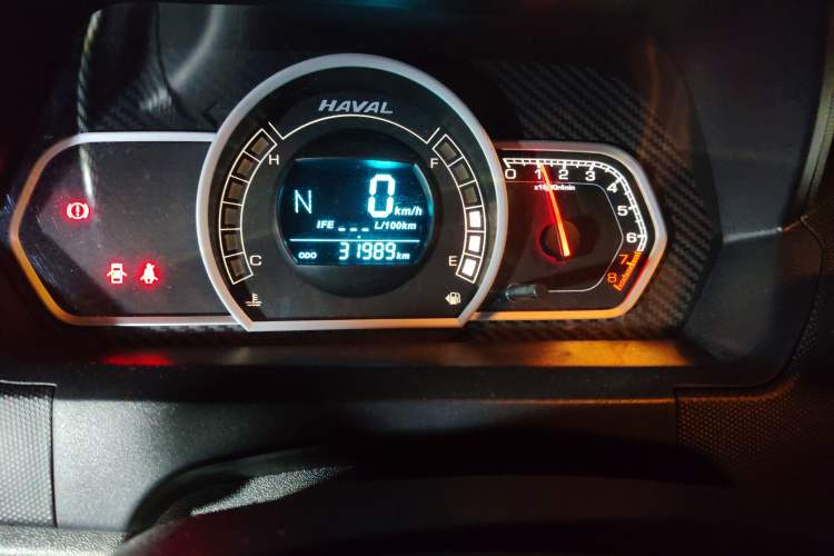 Used Haval H1 2016 Red Label 1.5L AMT Comfort Model Odometer Close Up