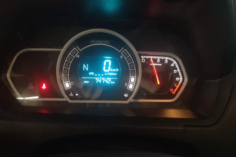 Used Haval H1 2016 Red Label 1.5L AMT Comfort Model Odometer Close Up