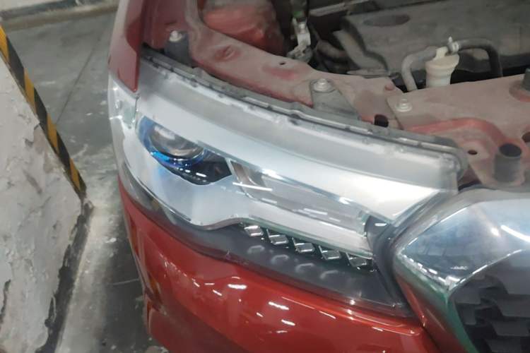 Used Haval H1 2016 Revised Version Blue Badge 1.5L AMT Luxury Edition Right Front Headlight