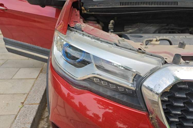 Used Haval H1 2016 Blue Label 1.5L AMT Luxury Model Right Front Headlight