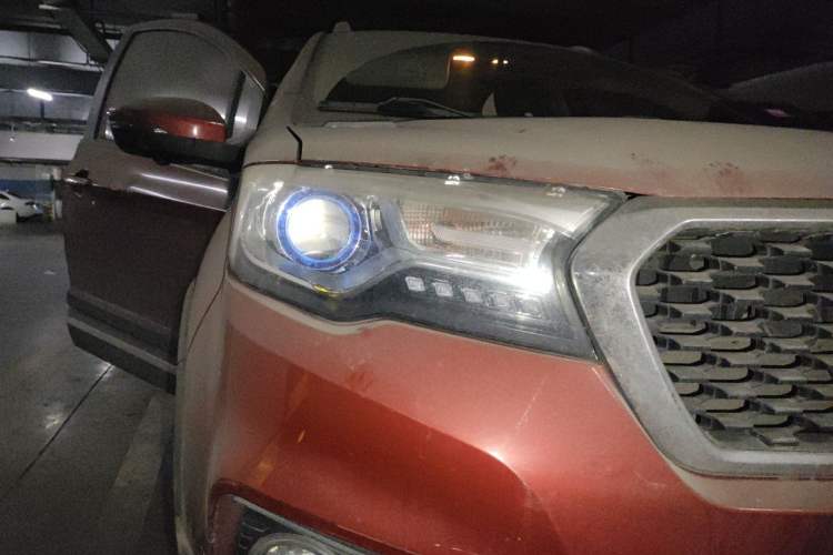 Used Haval H1 2016 Blue Label 1.5L AMT Luxury Model Right Front Headlight