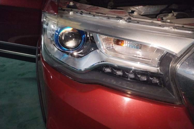 Used Haval H1 2016 Revised Version Blue Badge 1.5L AMT Luxury Edition Right Front Headlight
