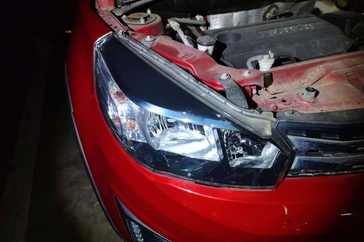 Used Haval H1 2016 Red Label 1.5L AMT Comfort Model Right Front Headlight