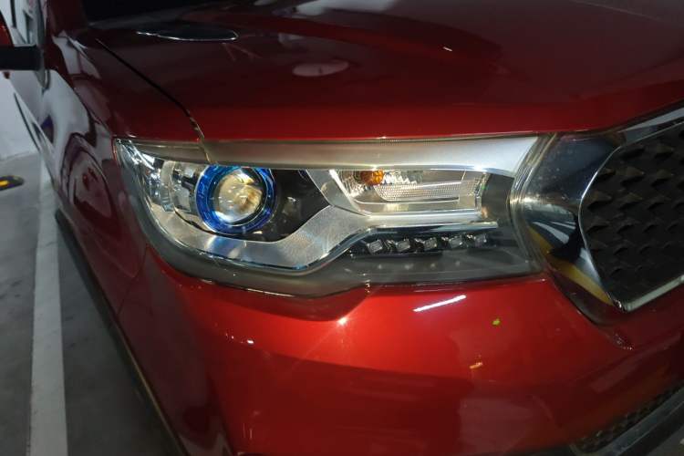 Used Haval H1 2016 Revised Version Blue Badge 1.5L AMT Comfort Edition Right Front Headlight