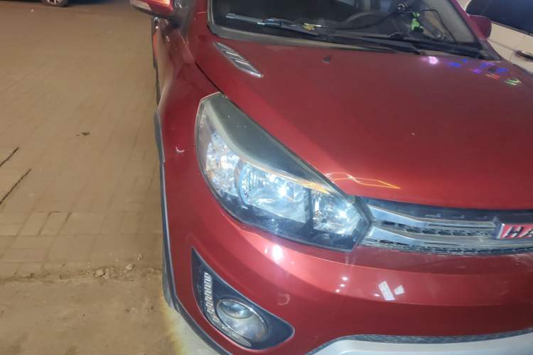 Used Haval H1 2016 Red Label 1.5L AMT Comfort Model Right Front Headlight