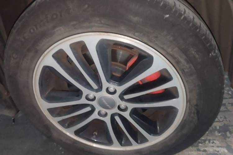 Used Haval H1 2016 Revised Version Blue Badge 1.5L AMT Luxury Edition Right Front Wheel Hub