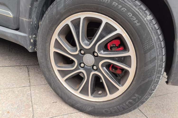 Used Haval H1 2016 Revised Version Blue Badge 1.5L AMT Comfort Edition Right Front Wheel Hub