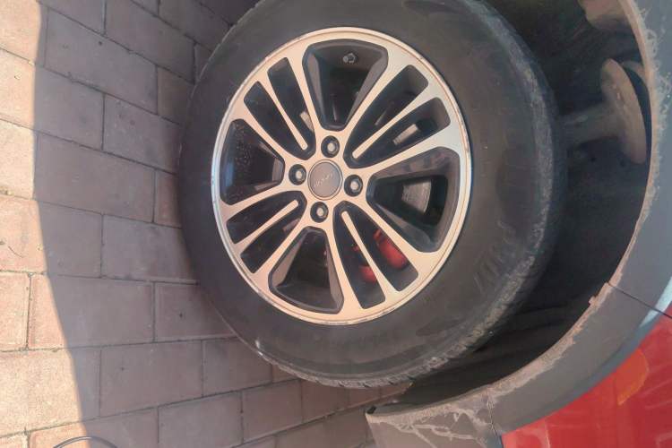 Used Haval H1 2016 Revised Version Blue Badge 1.5L AMT Comfort Edition Right Front Wheel Hub