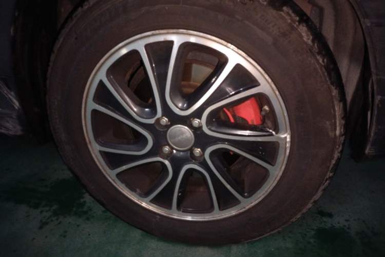 Used Haval H1 2016 Revised Version Blue Badge 1.5L AMT Luxury Edition Right Front Wheel Hub