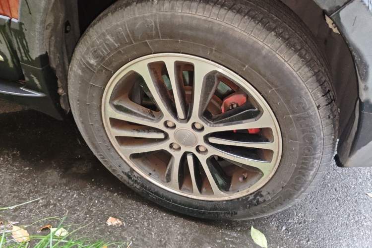 Used Haval H1 2016 Revised Version Blue Badge 1.5L AMT Luxury Edition Right Front Wheel Hub