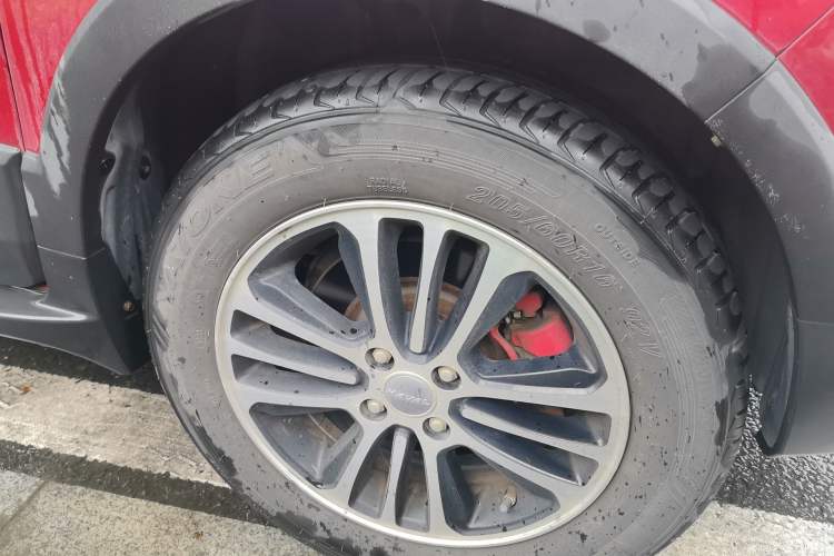 Used Haval H1 2016 Revised Version Blue Badge 1.5L AMT Luxury Edition Right Front Wheel Hub