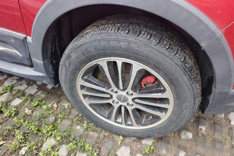 Used Haval H1 2016 Revised Version Blue Badge 1.5L AMT Luxury Edition Right Front Wheel Hub