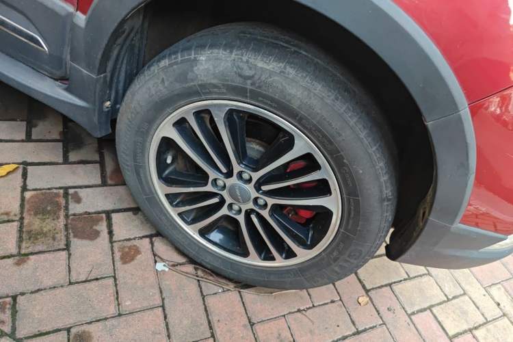 Used Haval H1 2016 Revised Version Blue Badge 1.5L AMT Luxury Edition Right Front Wheel Hub