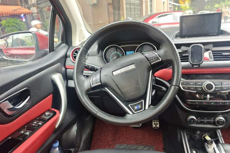 Used Haval H1 2016 Revised Version Blue Badge 1.5L AMT Luxury Edition Steering Wheel