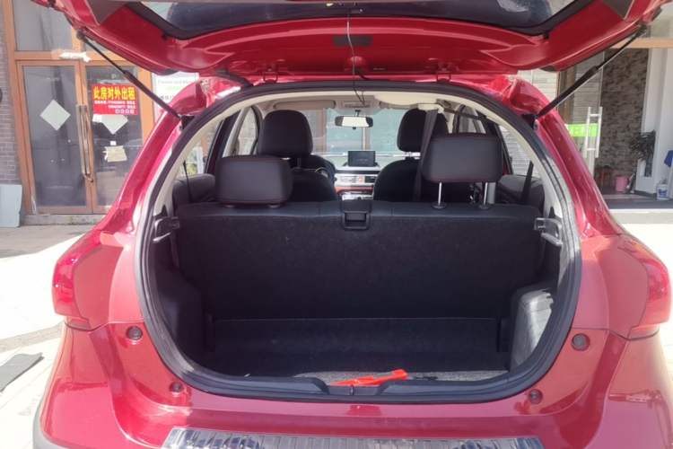 Used Haval H1 2016 Revised Version Blue Badge 1.5L AMT Comfort Edition Trunk