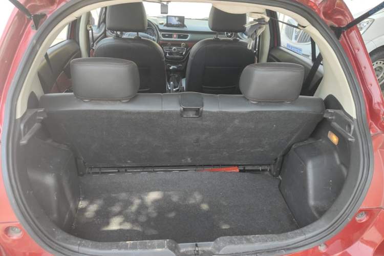 Used Haval H1 2016 Revised Version Blue Badge 1.5L AMT Luxury Edition Trunk