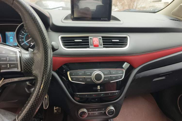 Used Haval H1 2016 Revised Version Blue Badge 1.5L AMT Luxury Edition Audio And AC Panel