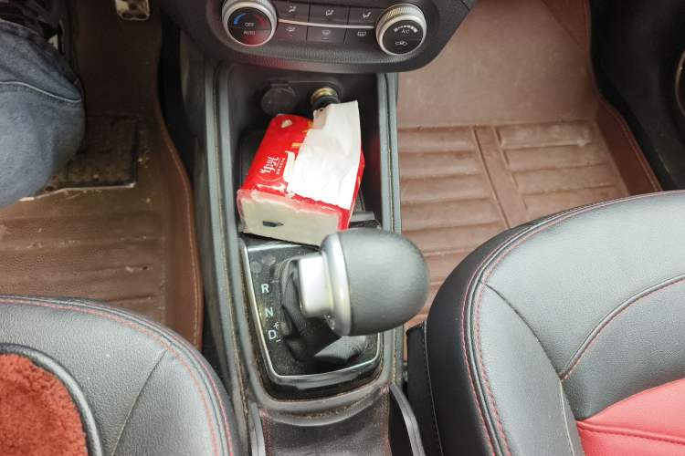 Used Haval H1 2016 Revised Version Blue Badge 1.5L AMT Luxury Edition Gear Lever