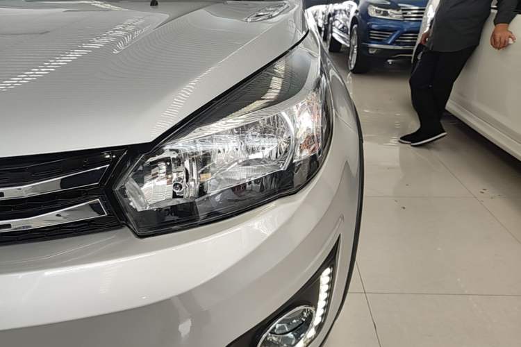 Used Haval H1 2016 Red Label 1.5L AMT Comfort Model Left Front Headlight