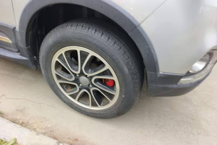 Used Haval H1 2016 Revised Version Blue Badge 1.5L AMT Luxury Edition Right Front Wheel Hub