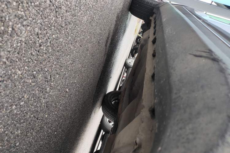 Used Haval H1 2016 Blue Label 1.5L AMT Luxury Model Right Side Sill