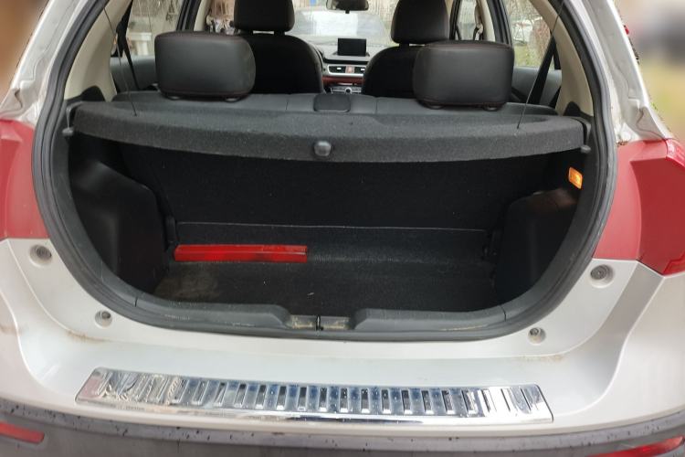 Used Haval H1 2016 Revised Version Blue Badge 1.5L AMT Luxury Edition Trunk