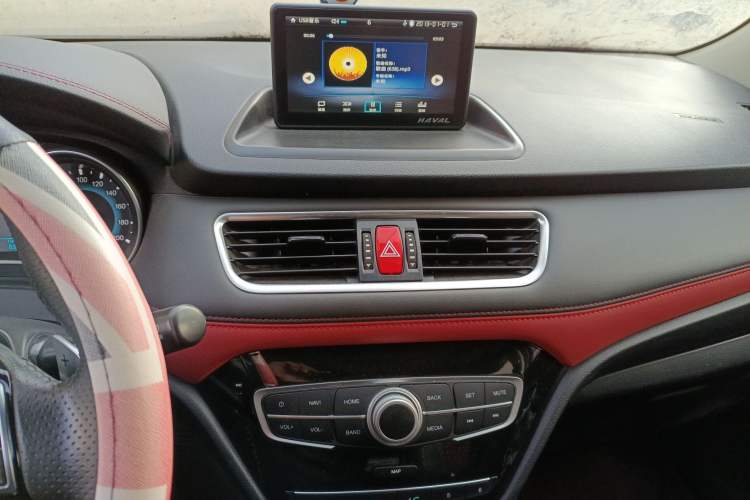 Used Haval H1 2016 Revised Version Blue Badge 1.5L AMT Luxury Edition Audio And AC Panel