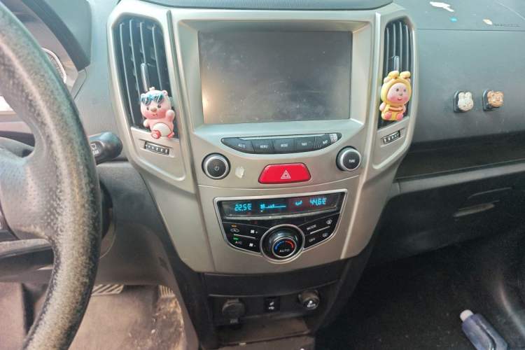 Used Haval H1 2016 Red-Label 1.5L AMT Luxury Model Audio And AC Panel