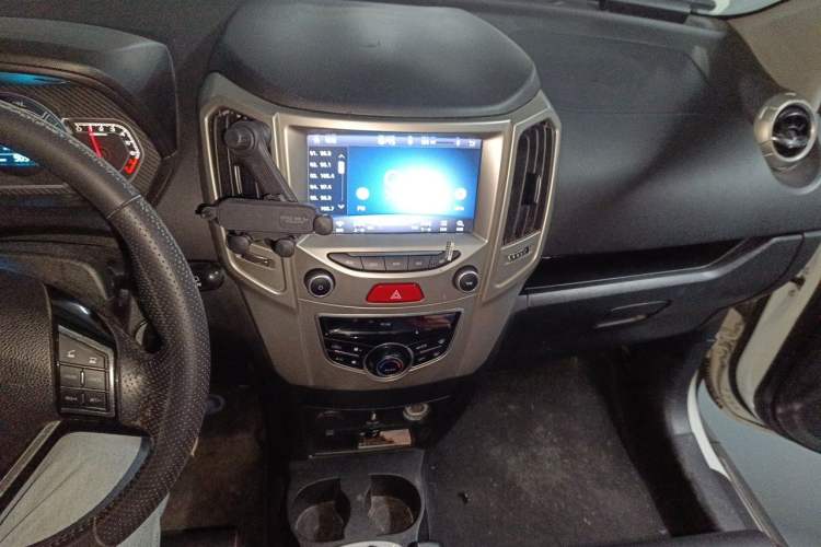 Used Haval H1 2016 Red-Label 1.5L AMT Luxury Model Audio And AC Panel