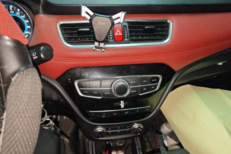 Used Haval H1 2016 Blue Label 1.5L Manual Luxury Model Audio And AC Panel