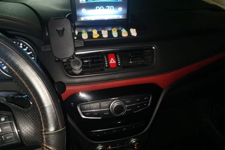 Used Haval H1 2016 Revised Version Blue Badge 1.5L AMT Luxury Edition Audio And AC Panel