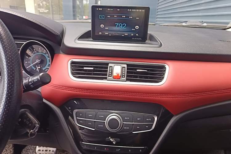 Used Haval H1 2016 Blue Label 1.5L AMT Luxury Model Audio And AC Panel