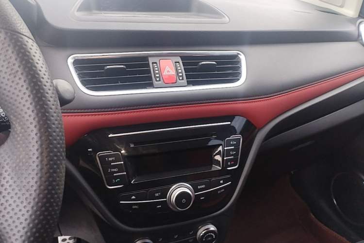 Used Haval H1 2016 Revised Version Blue Badge 1.5L Manual Standard Edition Audio And AC Panel