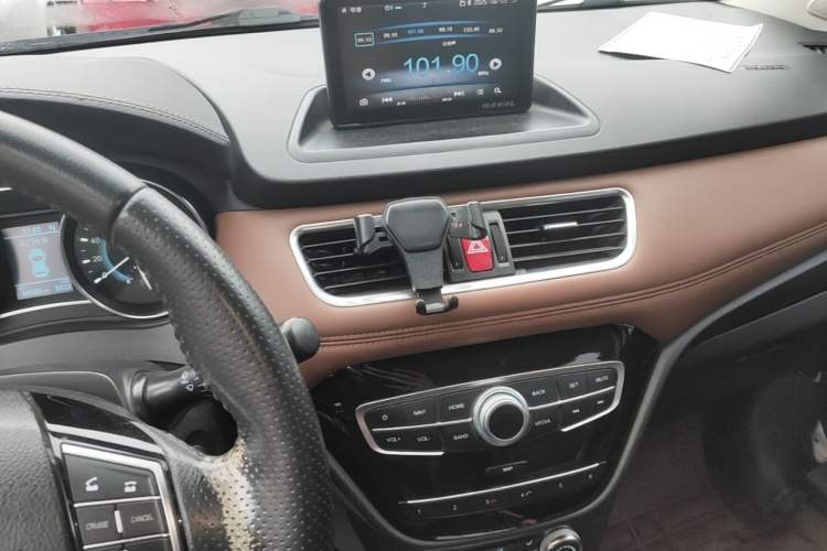 Used Haval H1 2016 Blue Label 1.5L AMT Luxury Model Audio And AC Panel
