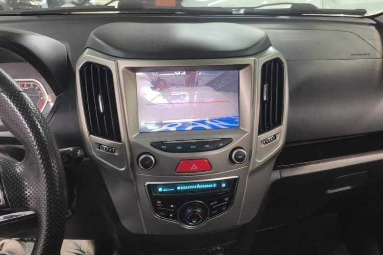 Used Haval H1 2016 Red Label 1.5L Manual Comfort Edition Audio And AC Panel
