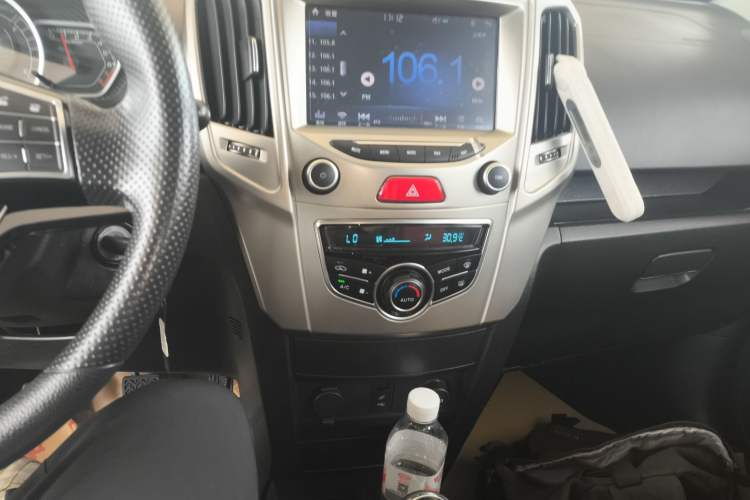 Used Haval H1 2016 Red Label 1.5L Manual Luxury Model Audio And AC Panel
