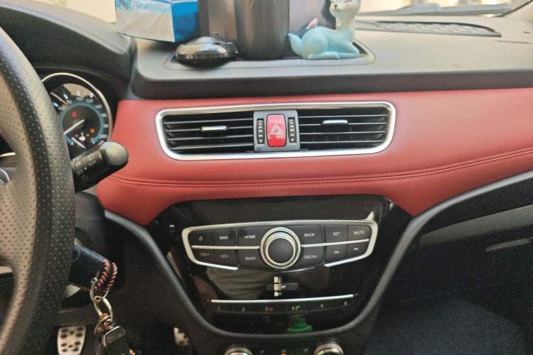 Used Haval H1 2016 Blue Label 1.5L Manual Luxury Model Audio And AC Panel