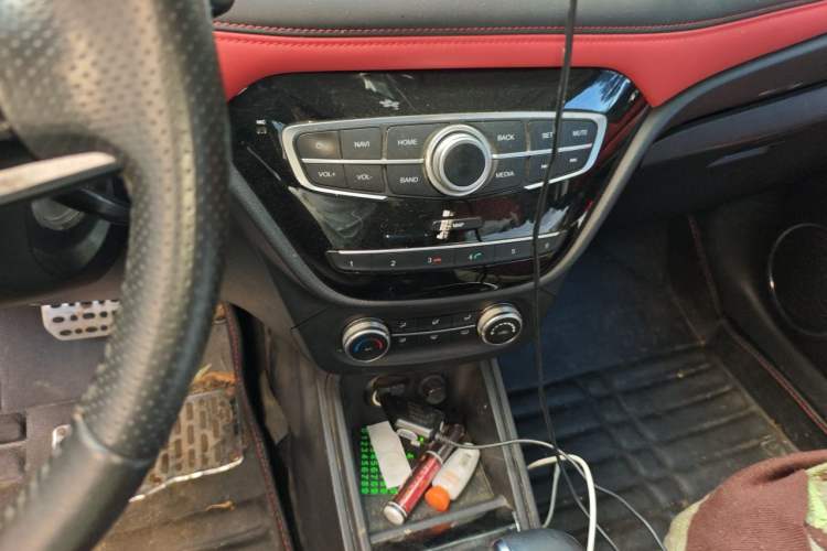 Used Haval H1 2016 Revised Version Blue Badge 1.5L AMT Comfort Edition Audio And AC Panel