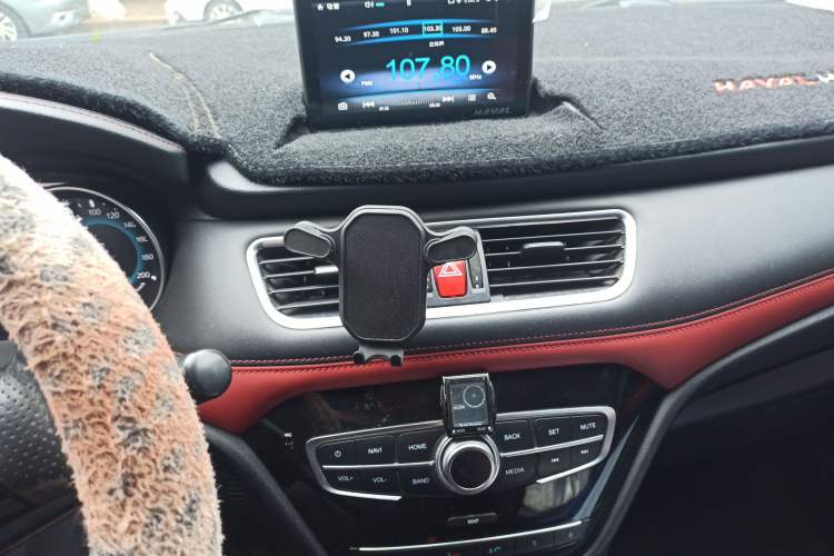 Used Haval H1 2016 Revised Version Blue Badge 1.5L AMT Comfort Edition Audio And AC Panel