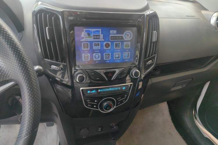 Used Haval H1 2016 Red Label 1.5L Manual Comfort Edition Audio And AC Panel