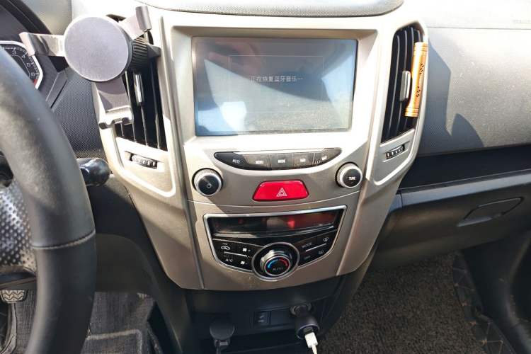 Used Haval H1 2016 Red Label 1.5L Manual Luxury Model Audio And AC Panel