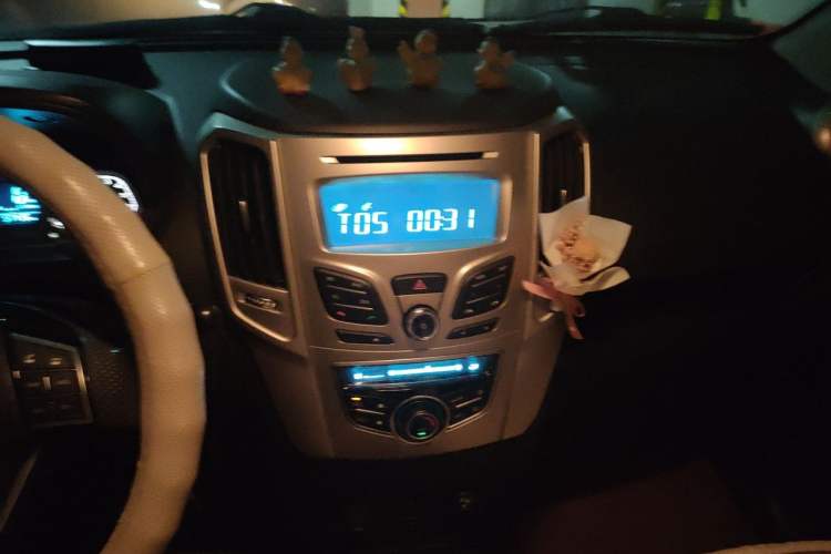 Used Haval H1 2016 Red Label 1.5L Manual Comfort Edition Audio And AC Panel