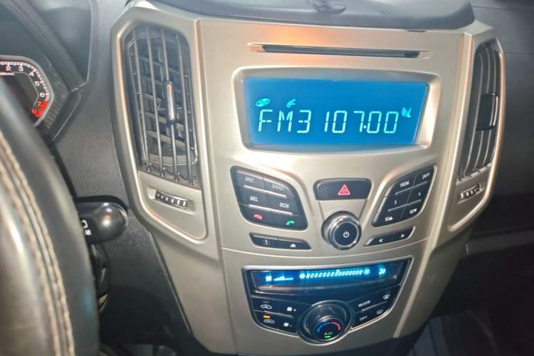 Used Haval H1 2016 Red Label 1.5L Manual Comfort Edition Audio And AC Panel