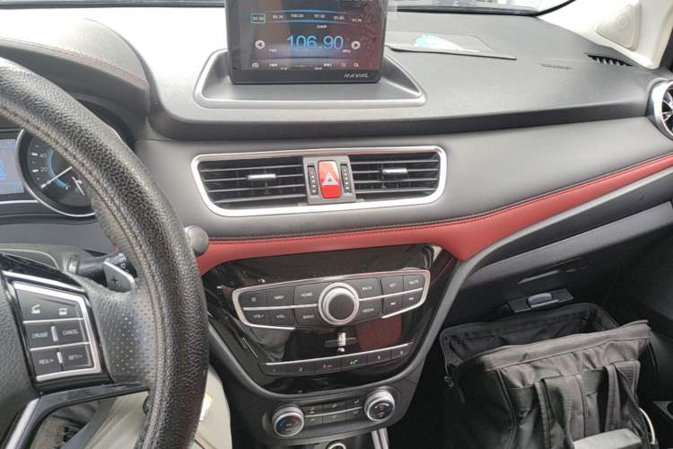 Used Haval H1 2016 Revised Version Blue Badge 1.5L AMT Luxury Edition Audio And AC Panel
