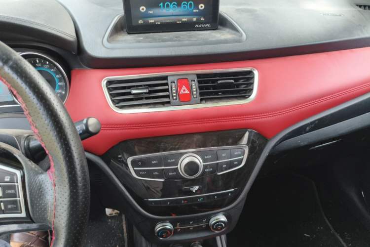 Used Haval H1 2016 Blue Label 1.5L Manual Luxury Model Audio And AC Panel