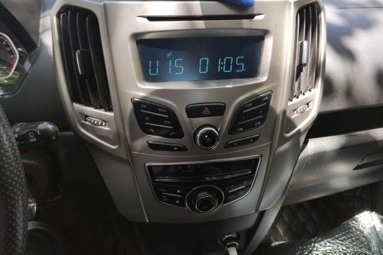 Used Haval H1 2016 Red Label 1.5L Manual Comfort Edition Audio And AC Panel