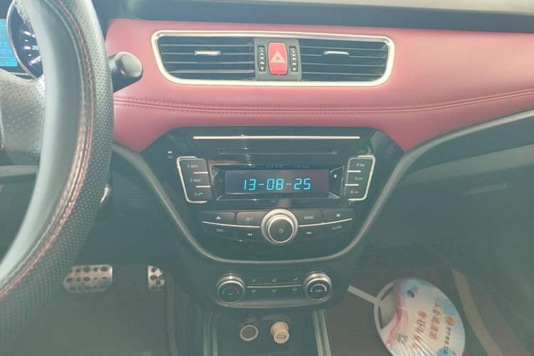 Used Haval H1 2016 Blue Label 1.5L AMT Urban Model Audio And AC Panel