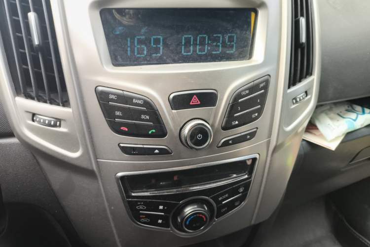 Used Haval H1 2016 Red Label 1.5L Manual Comfort Edition Audio And AC Panel