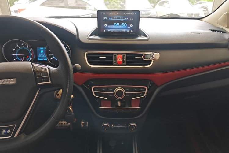 Used Haval H1 2016 Revised Version Blue Badge 1.5L AMT Comfort Edition Audio And AC Panel